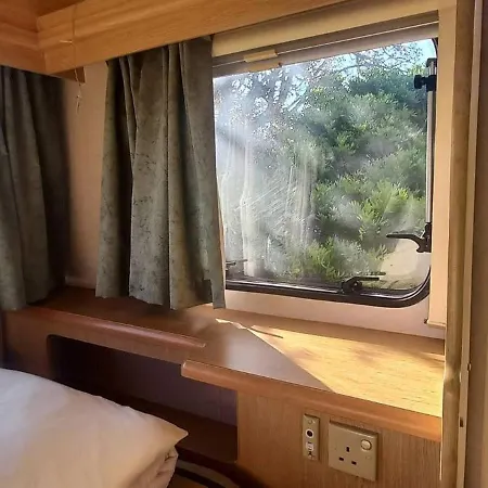 A Very Neat Caravan For 4 With Amenities And View Of The Horses * Barao de Sao Joao